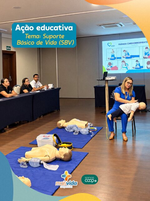 Estar preparado também é uma forma de cuidar. 💙

Por meio do nosso Departamento de Educação Permanente, a Mais Vida Cooperativa realizou uma ação educativa no Hotel Vila Galé Touros, levando aos profissionais conhecimentos e práticas sobre Suporte Básico de Vida (SBV).

Durante o encontro, foram abordadas orientações essenciais para reconhecer situações de emergência e agir de forma segura e ágil nos primeiros momentos, até a chegada do atendimento especializado.

Mais do que compartilhar conhecimento, capacitar é preparar pessoas para fazer a diferença quando cada segundo importa.

Porque conhecimento também salva vidas. E cuidar começa com estar preparado. 🤝

Mais Vida Cooperativa
Transformando vidas e gerando oportunidades.

#MaisVidaCooperativa #EducaçãoPermanente #SuporteBásicoDeVida #Capacitação #CooperarÉCuidar